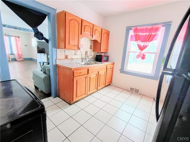 218 Kenwood Avenue, Syracuse, NY 13208