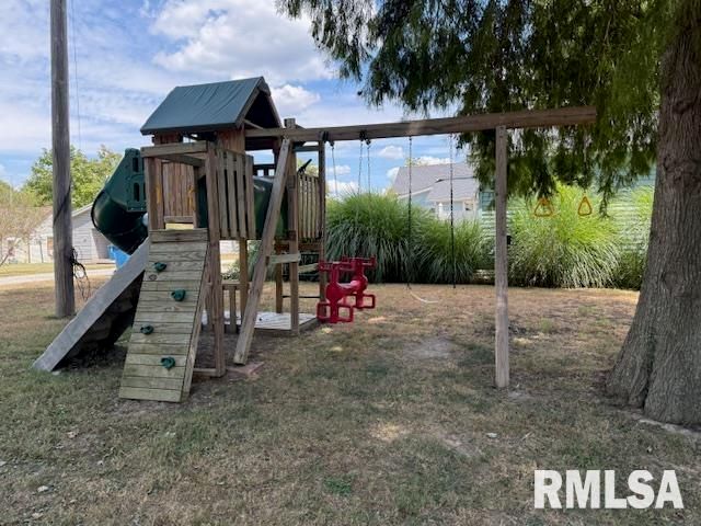 404 N MAPLE Street, Christopher, IL 62822