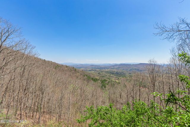 9 Sahkanaga Drive, Murphy, NC 28906