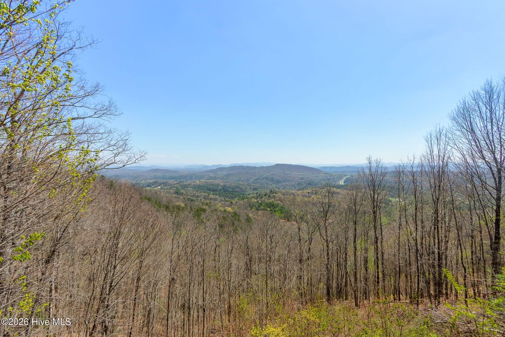 9 Sahkanaga Drive, Murphy, NC 28906