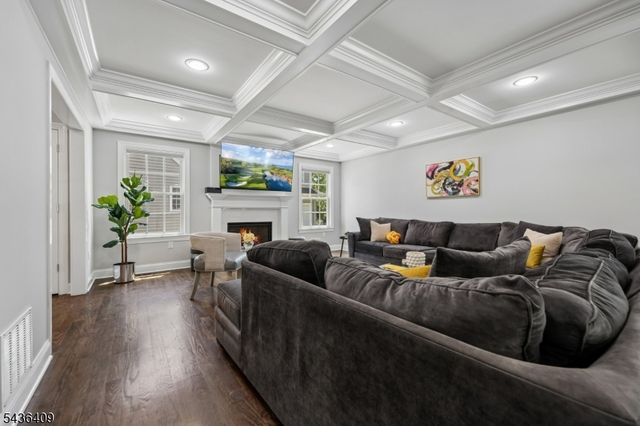 12 Monmouth Ct, Livingston Twp., NJ 07039