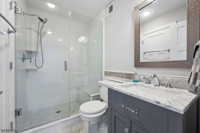 12 Monmouth Ct, Livingston Twp., NJ 07039