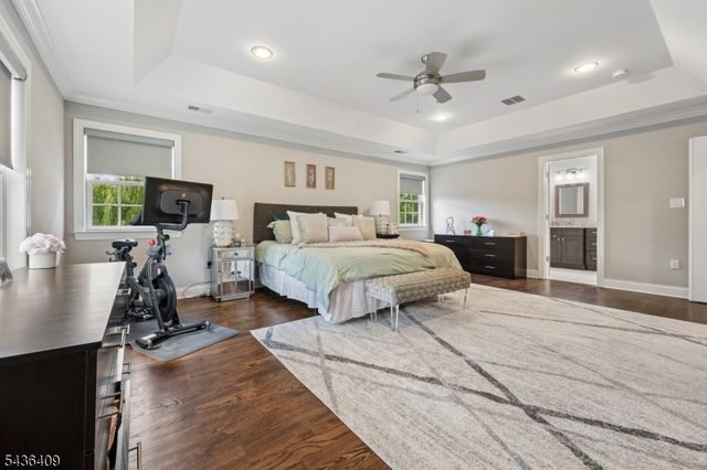 12 Monmouth Ct, Livingston Twp., NJ 07039