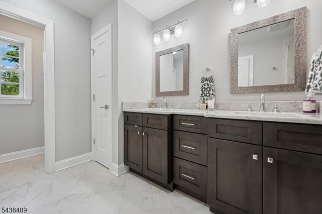 12 Monmouth Ct, Livingston Twp., NJ 07039