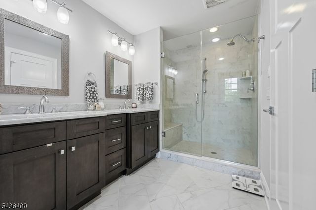 12 Monmouth Ct, Livingston Twp., NJ 07039
