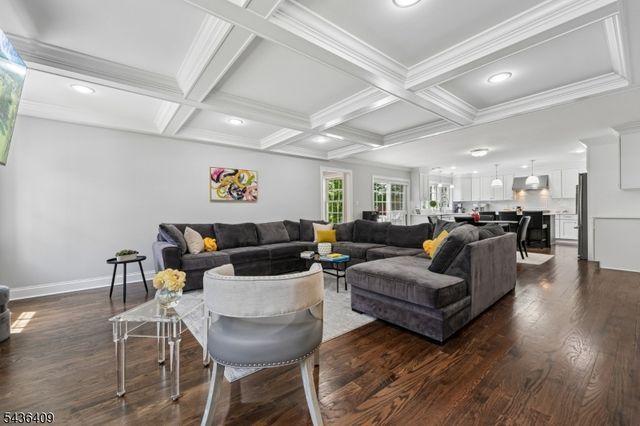 12 Monmouth Ct, Livingston Twp., NJ 07039