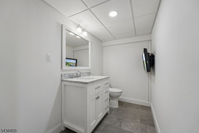 12 Monmouth Ct, Livingston Twp., NJ 07039