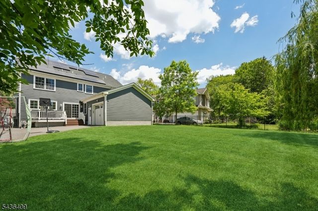 12 Monmouth Ct, Livingston Twp., NJ 07039