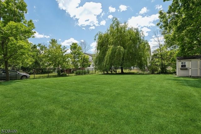 12 Monmouth Ct, Livingston Twp., NJ 07039