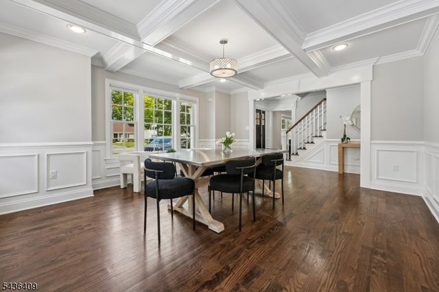 12 Monmouth Ct, Livingston Twp., NJ 07039