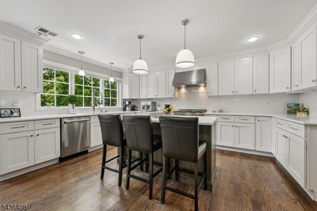 12 Monmouth Ct, Livingston Twp., NJ 07039