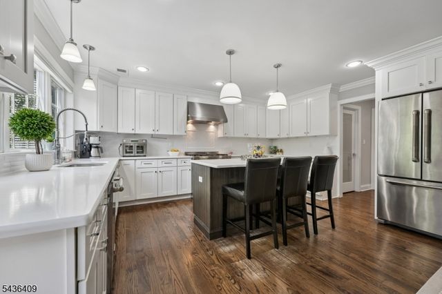 12 Monmouth Ct, Livingston Twp., NJ 07039