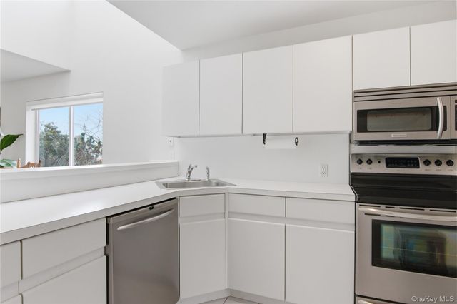 23 Library Avenue 1, Westhampton Beach, NY 11978