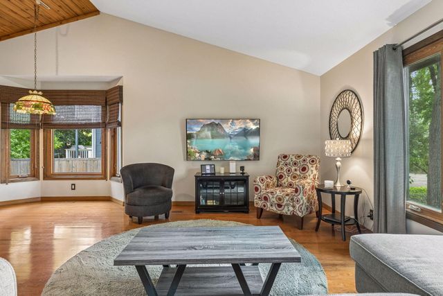 2480 Ariel Street N, North Saint Paul, MN 55109