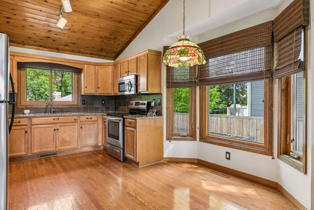 2480 Ariel Street N, North Saint Paul, MN 55109
