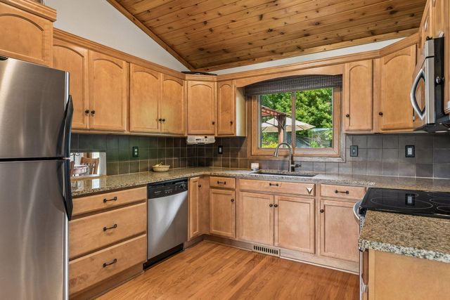 2480 Ariel Street N, North Saint Paul, MN 55109