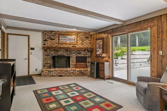2480 Ariel Street N, North Saint Paul, MN 55109