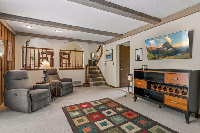 2480 Ariel Street N, North Saint Paul, MN 55109