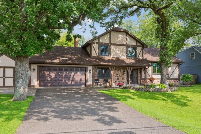 2480 Ariel Street N, North Saint Paul, MN 55109