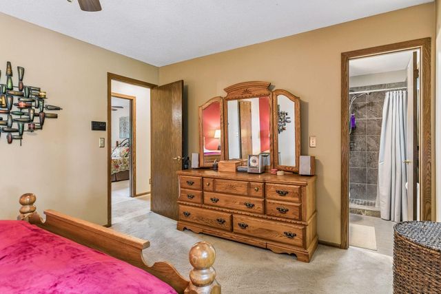 2480 Ariel Street N, North Saint Paul, MN 55109