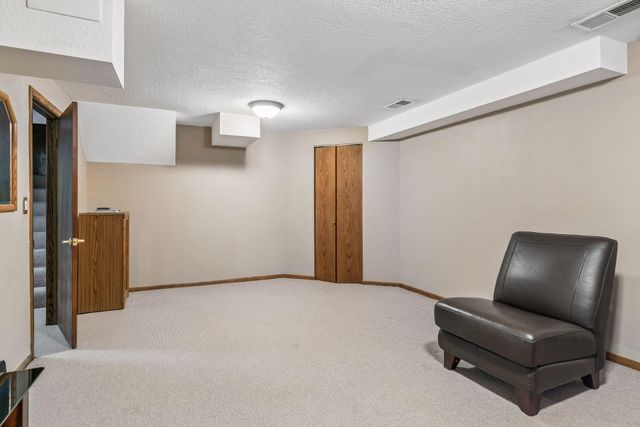 2480 Ariel Street N, North Saint Paul, MN 55109