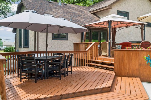 2480 Ariel Street N, North Saint Paul, MN 55109