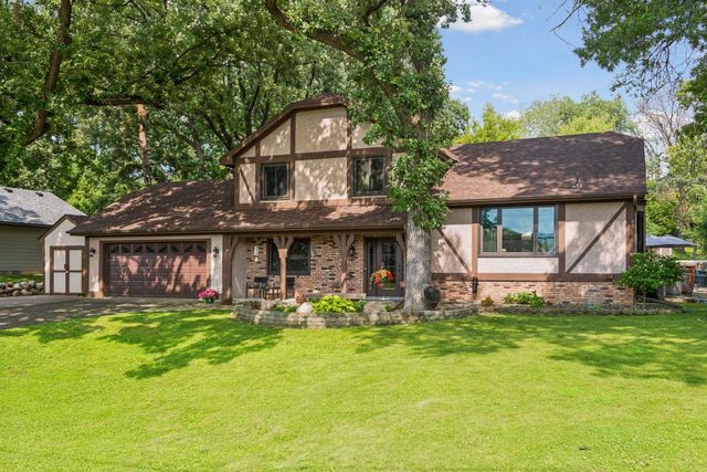 2480 Ariel Street N, North Saint Paul, MN 55109
