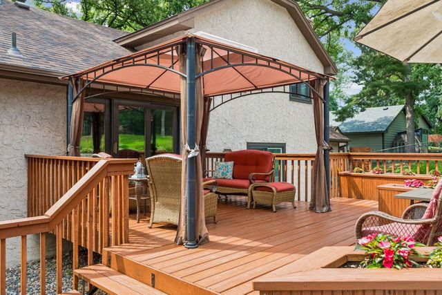 2480 Ariel Street N, North Saint Paul, MN 55109