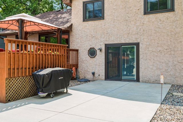 2480 Ariel Street N, North Saint Paul, MN 55109