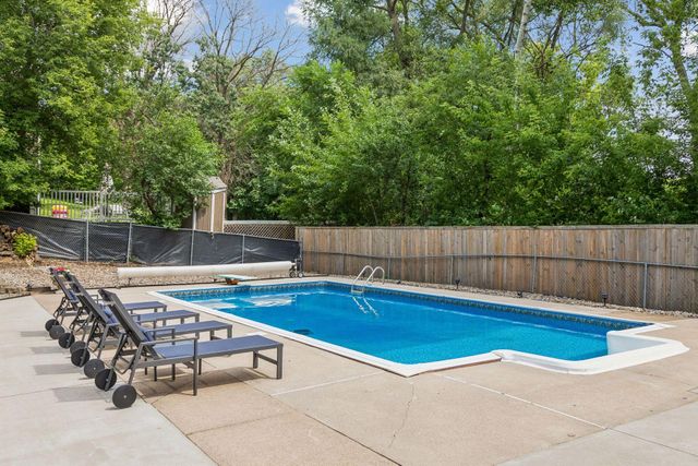 2480 Ariel Street N, North Saint Paul, MN 55109