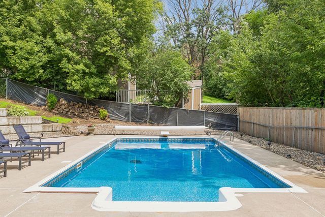 2480 Ariel Street N, North Saint Paul, MN 55109