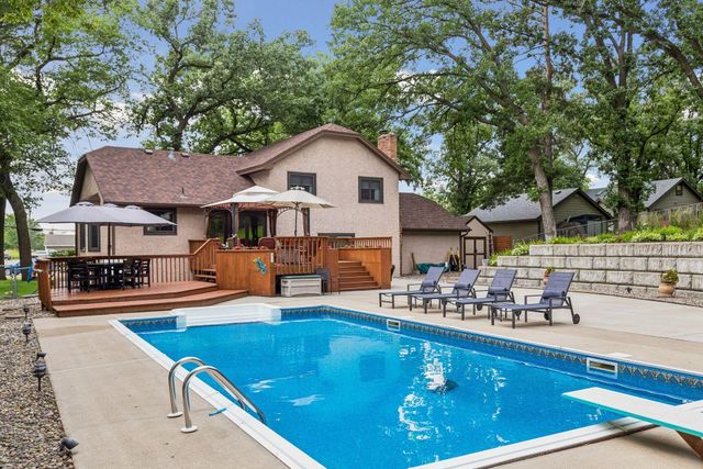 2480 Ariel Street N, North Saint Paul, MN 55109