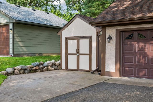 2480 Ariel Street N, North Saint Paul, MN 55109