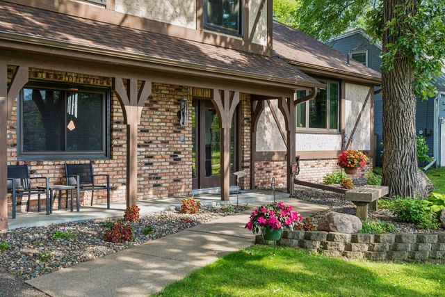 2480 Ariel Street N, North Saint Paul, MN 55109