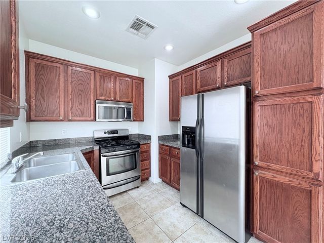 8141 Golden Flowers Street, Las Vegas, NV 89139