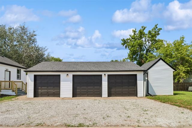 1601 E 21st Street, Des Moines, IA 50317