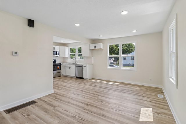 1601 E 21st Street, Des Moines, IA 50317