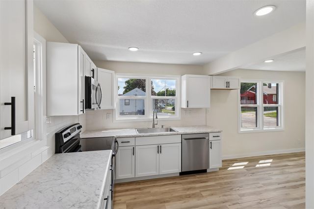 1601 E 21st Street, Des Moines, IA 50317