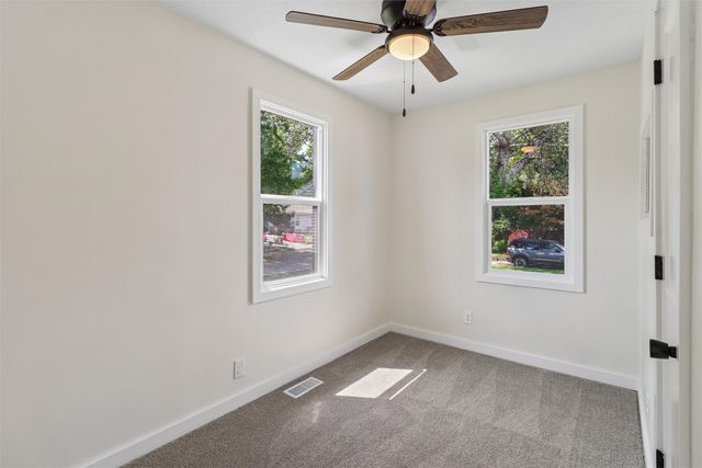 1601 E 21st Street, Des Moines, IA 50317