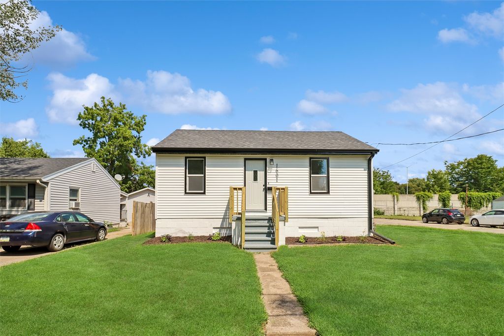 1601 E 21st Street, Des Moines, IA 50317