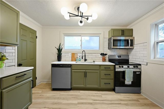 2403 E 69th Terrace, Kansas City, MO 64132