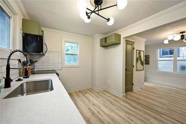 2403 E 69th Terrace, Kansas City, MO 64132