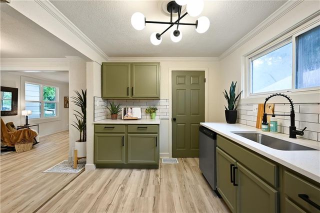 2403 E 69th Terrace, Kansas City, MO 64132