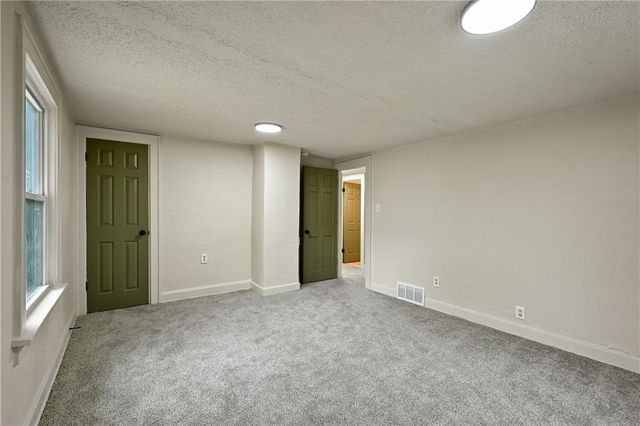 2403 E 69th Terrace, Kansas City, MO 64132