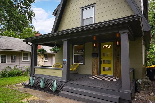 2403 E 69th Terrace, Kansas City, MO 64132