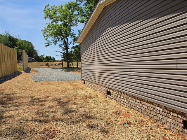 162 Briar Creek Estates, Thomasville, NC 27360