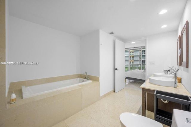 495 Brickell Ave 1610, Miami, FL 33131