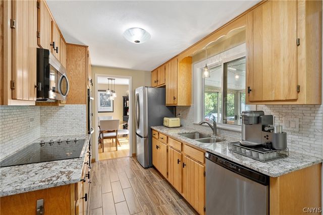 232 Wynnfield Drive, Camillus, NY 13219