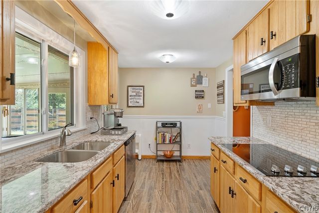 232 Wynnfield Drive, Camillus, NY 13219