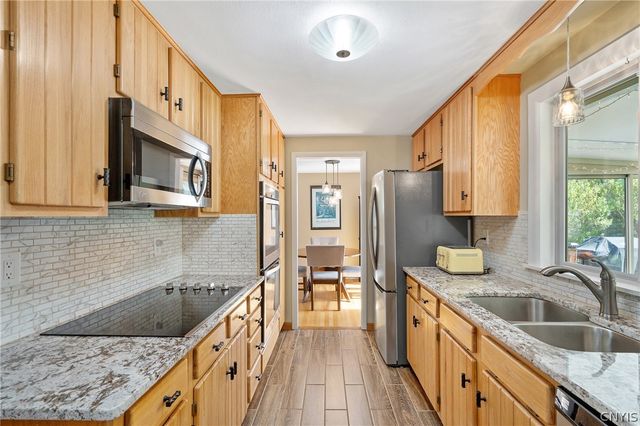 232 Wynnfield Drive, Camillus, NY 13219